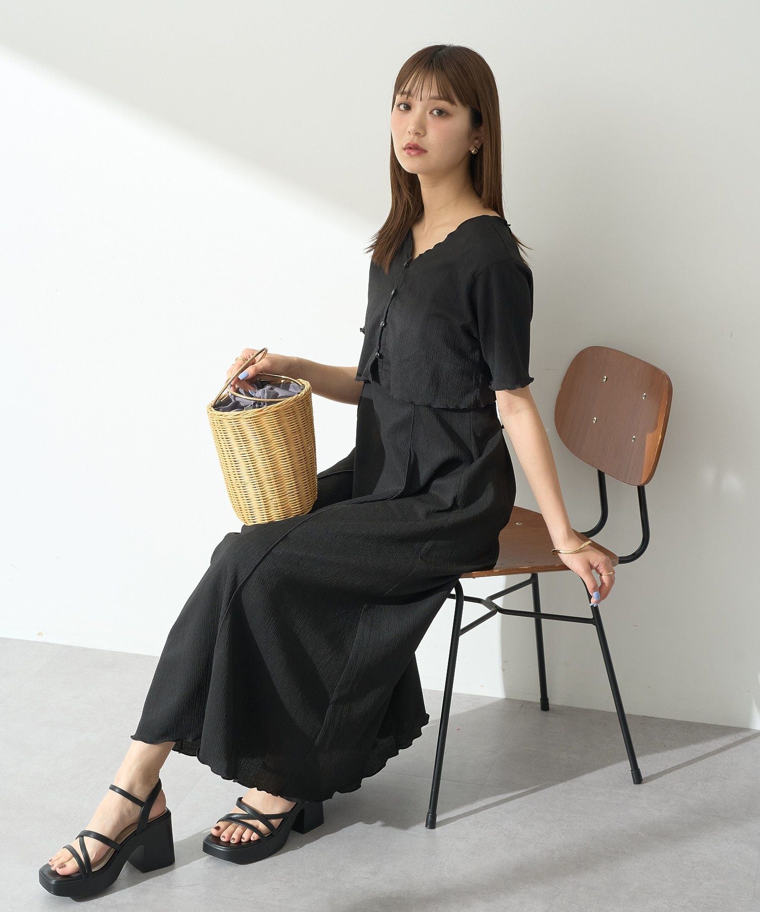 アースミュージックアンドエコロジー earth music&ecology SET2点ギャザーカットカーデ＋キャミワンピース （ブラック） ブラック