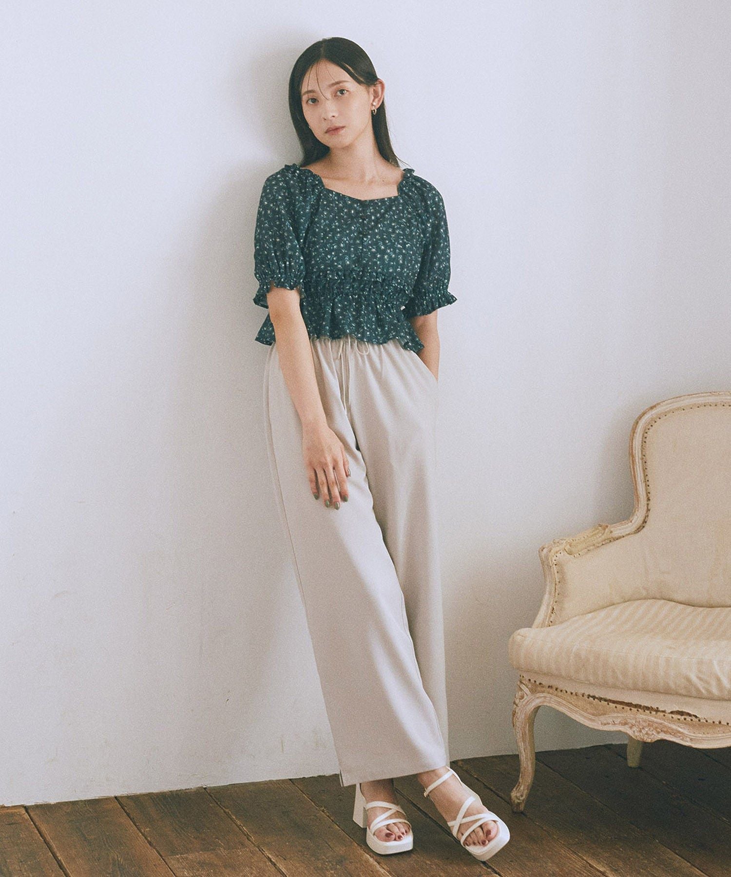 アースミュージックアンドエコロジー earth music&ecology フラワー刺繍フリルヘムブラウス （アイボリー） アイボリー