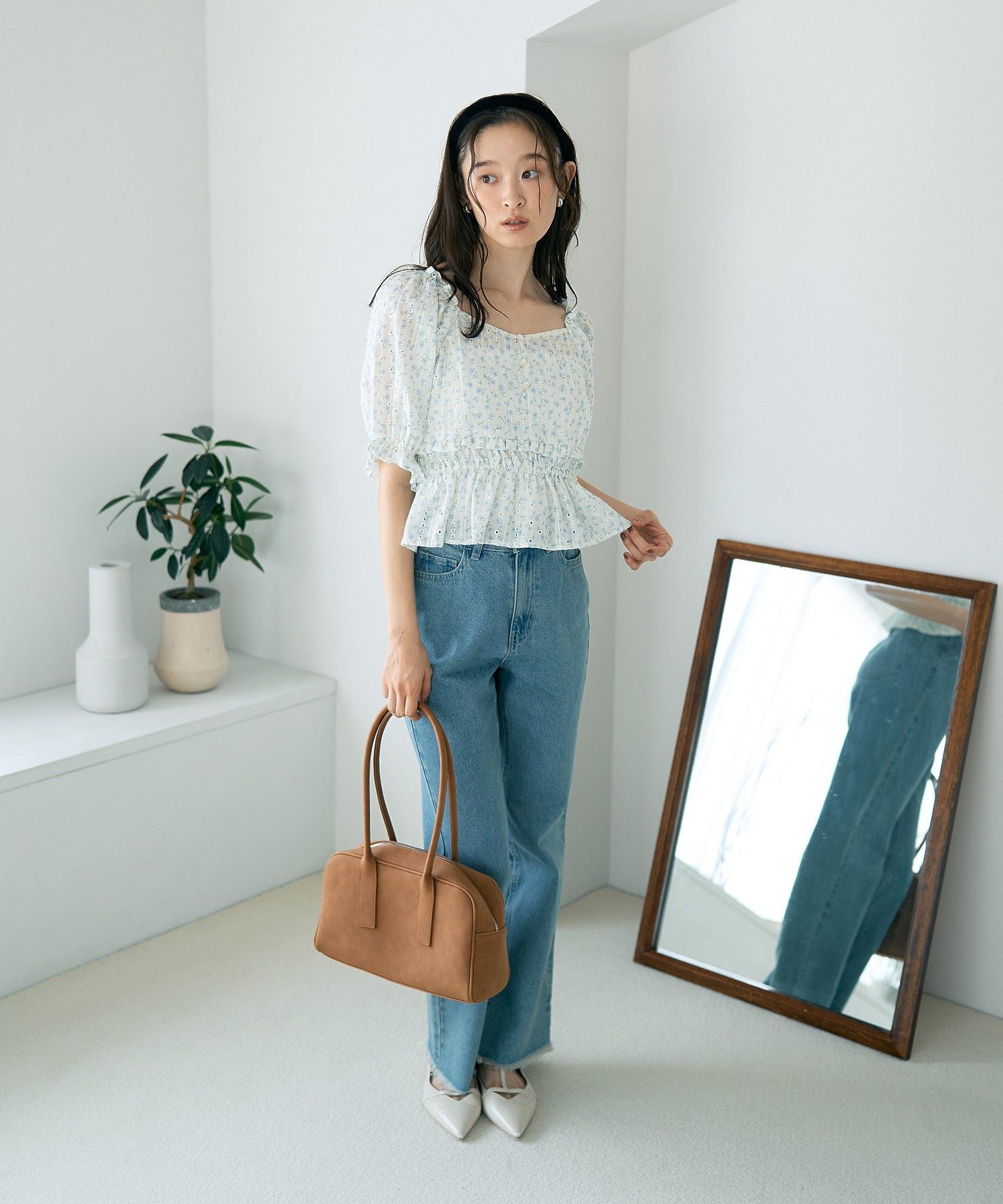 アースミュージックアンドエコロジー earth music&ecology フラワー刺繍フリルヘムブラウス （アイボリー） アイボリー