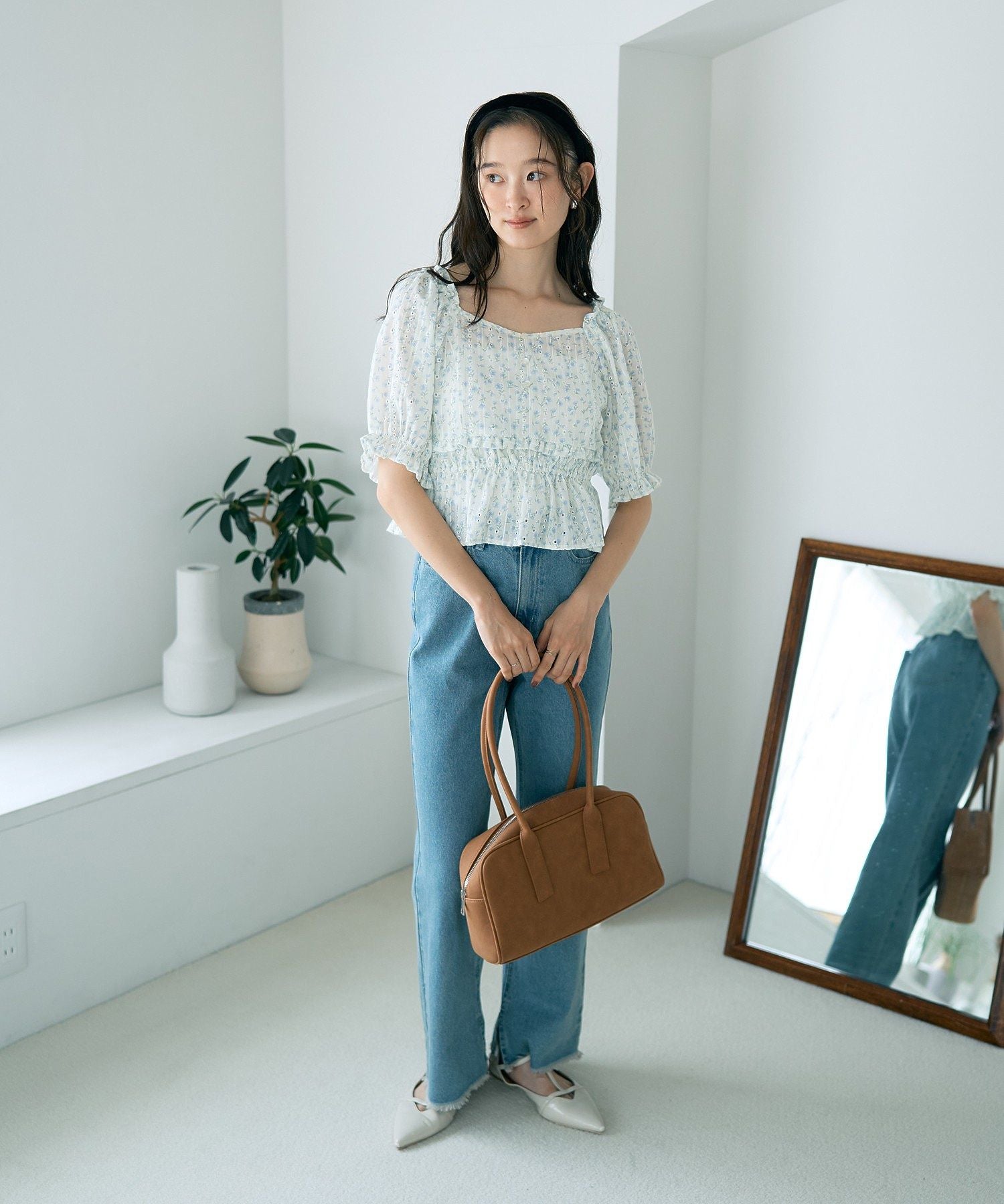 アースミュージックアンドエコロジー earth music&ecology フラワー刺繍フリルヘムブラウス （アイボリー） アイボリー