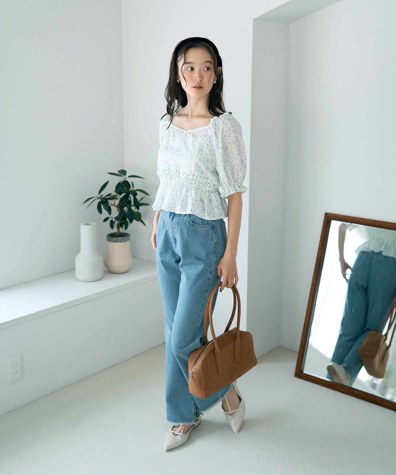 アースミュージックアンドエコロジー earth music&ecology フラワー刺繍フリルヘムブラウス （アイボリー） アイボリー