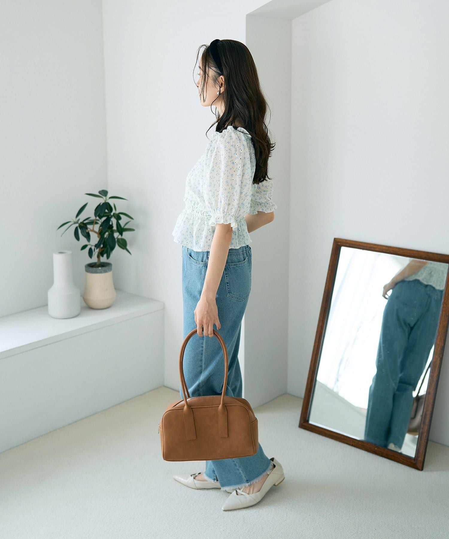 アースミュージックアンドエコロジー earth music&ecology フラワー刺繍フリルヘムブラウス （アイボリー） アイボリー