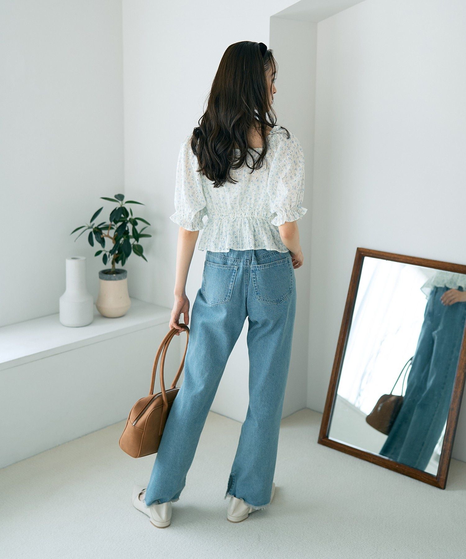 アースミュージックアンドエコロジー earth music&ecology フラワー刺繍フリルヘムブラウス （アイボリー） アイボリー