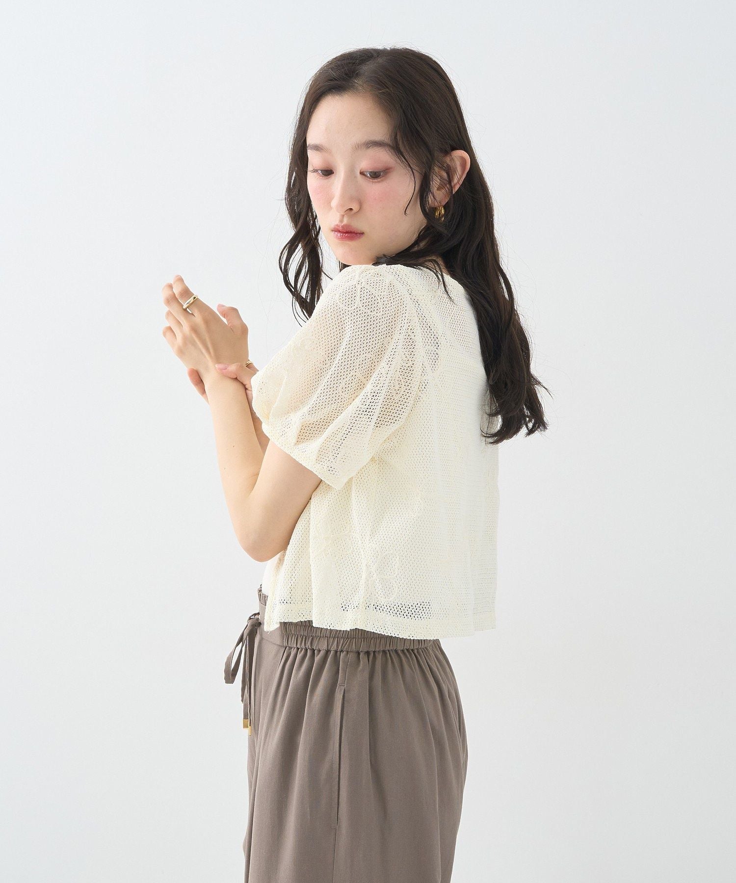 アースミュージックアンドエコロジー earth music&ecology フラワーコード刺繍カーディガン （アイボリー） アイボリー