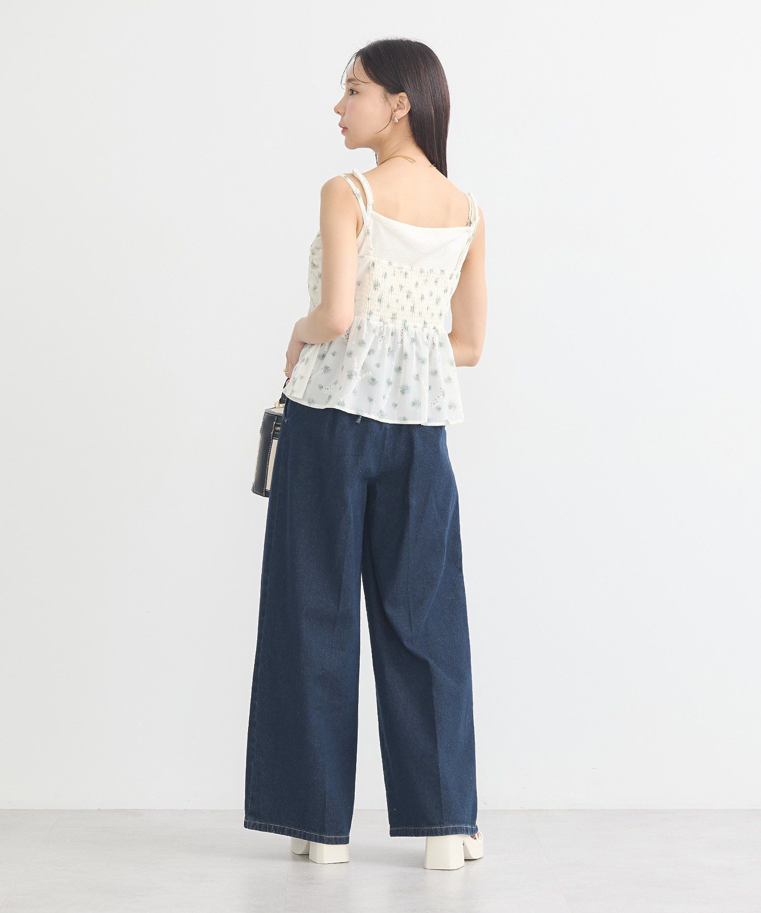 アースミュージックアンドエコロジー earth music&ecology 花柄ギャザーキャミビスチェ （ライトグリーン） ライトグリーン