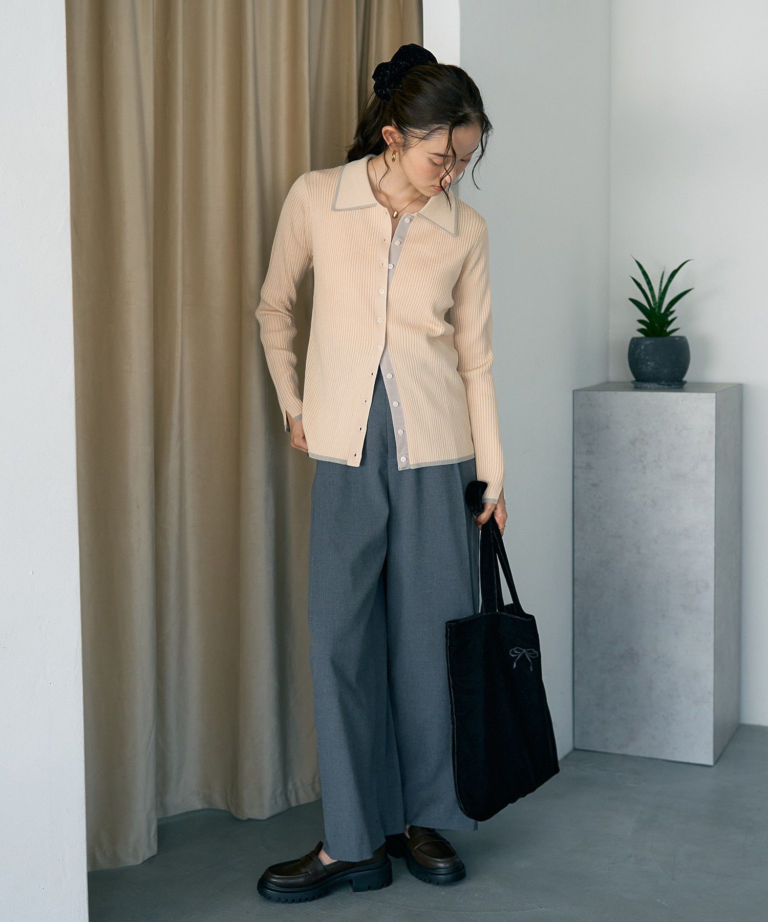 アースミュージックアンドエコロジー earth music&ecology ウエストタブタックパンツ （ブラック） ブラック