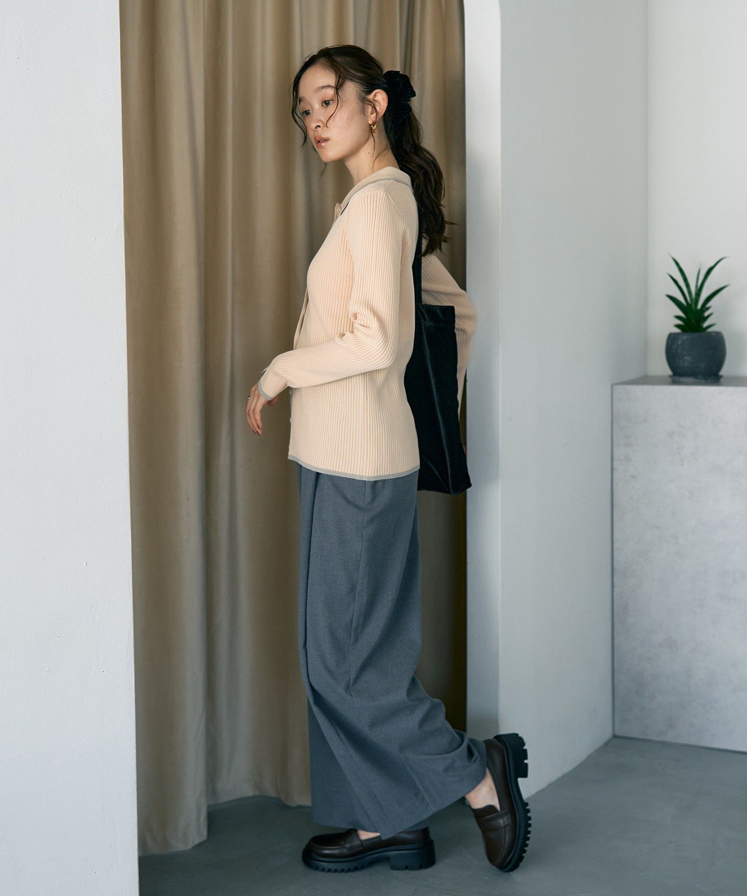 アースミュージックアンドエコロジー earth music&ecology ウエストタブタックパンツ （ブラック） ブラック