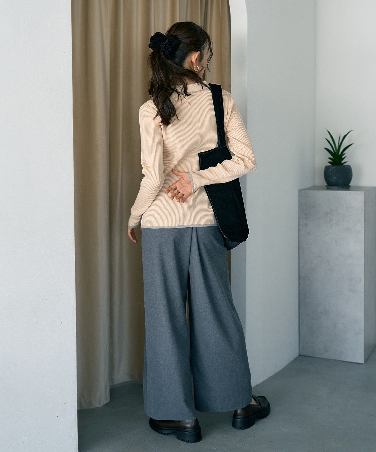 アースミュージックアンドエコロジー earth music&ecology ウエストタブタックパンツ （ブラック） ブラック