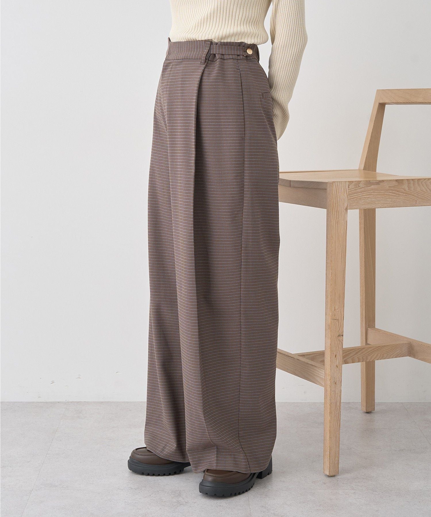 アースミュージックアンドエコロジー earth music&ecology ウエストタブタックパンツ （ブラック） ブラック