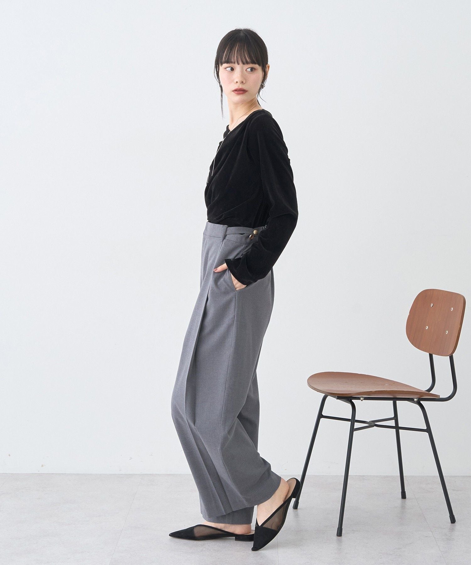 アースミュージックアンドエコロジー earth music&ecology ウエストタブタックパンツ （ブラック） ブラック