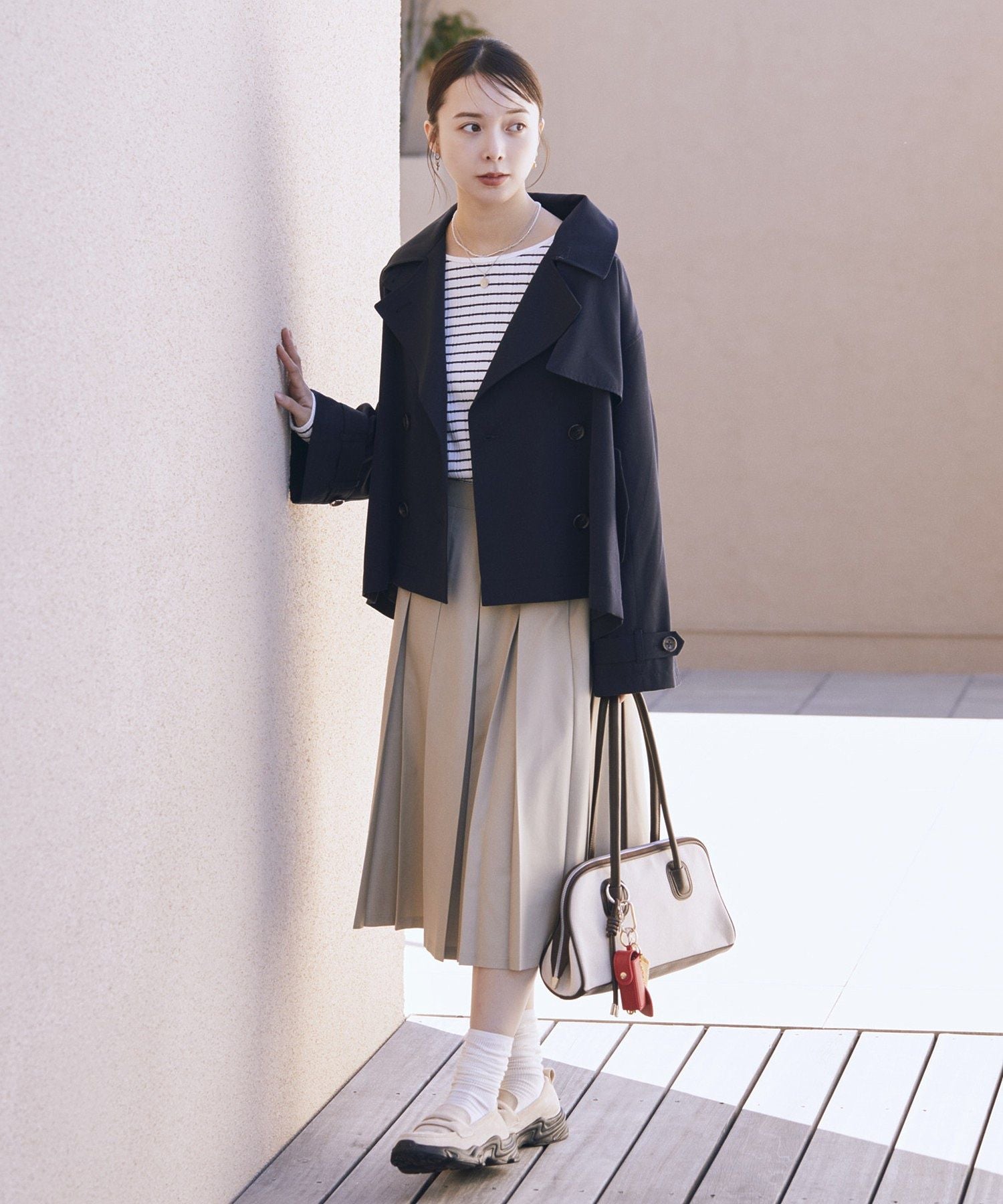 アースミュージックアンドエコロジー earth music&ecology 2WAYフードショートフレアトレンチ （ネイビー） ネイビー