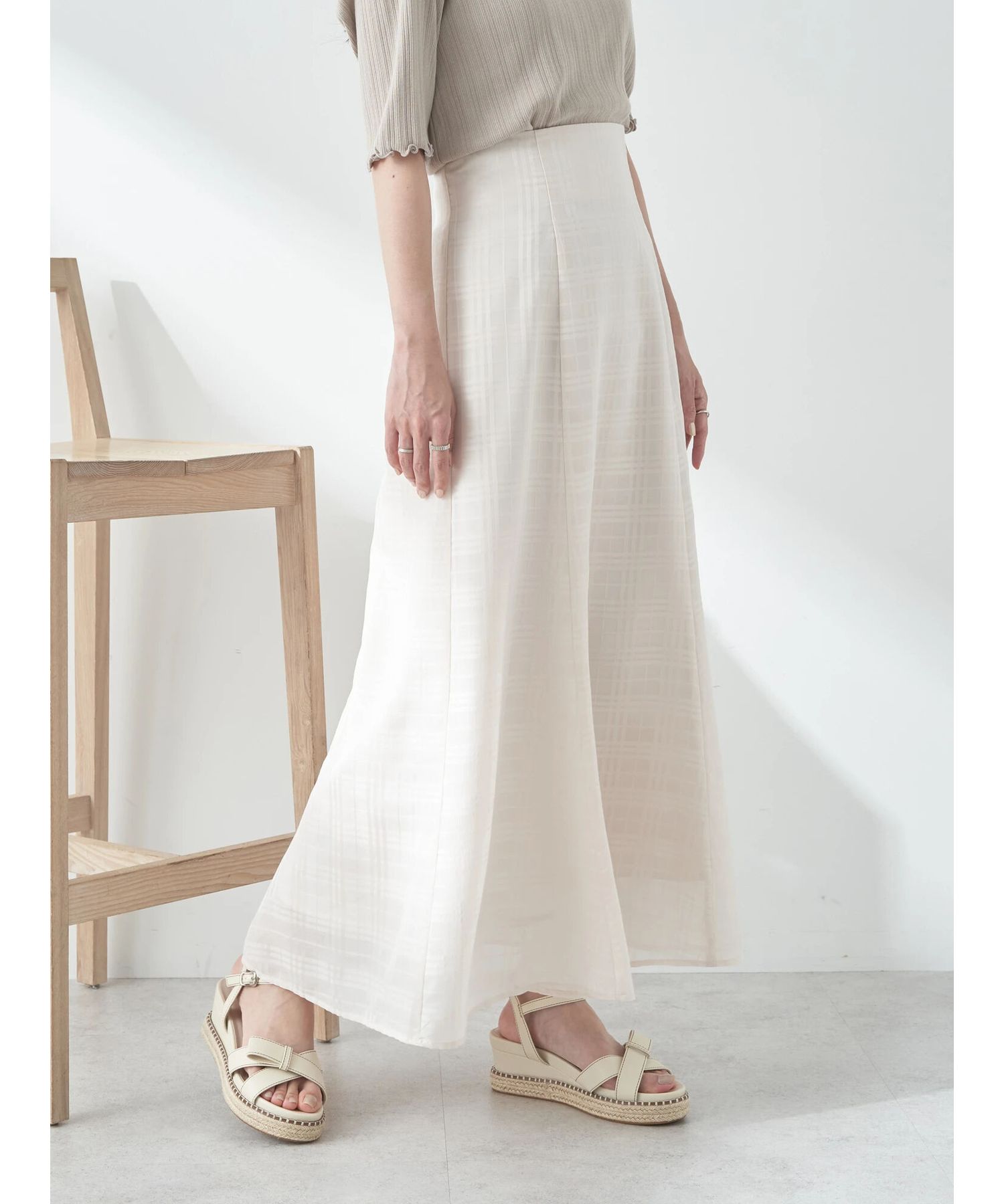 アースミュージックアンドエコロジー earth music&ecology シアーチェックフレアスカート （アイボリー） アイボリー