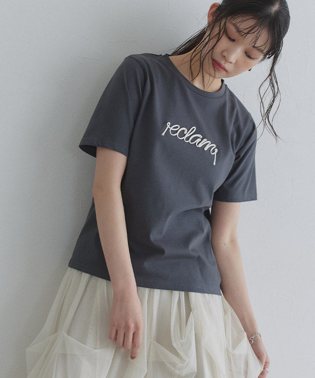 クラム ECLAM コード刺繍ロゴTシャツ （チャコール×オフホワイト） チャコール×オフホワイト