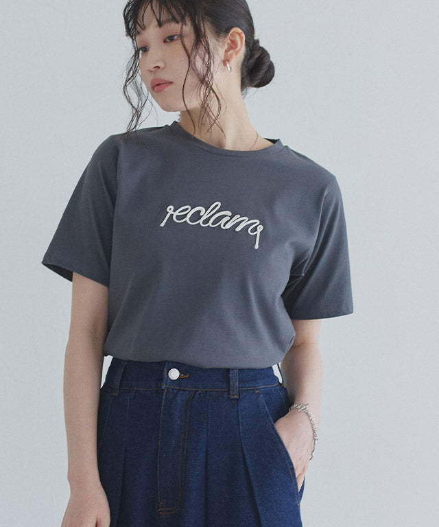 クラム ECLAM コード刺繍ロゴTシャツ （チャコール×オフホワイト） チャコール×オフホワイト