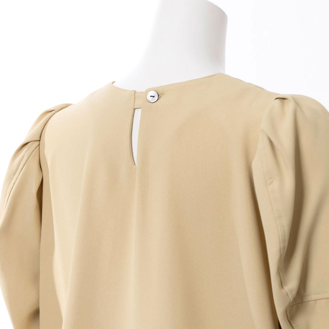 EDIST. CLOSET Shoulder Tuck A-Line Blouse