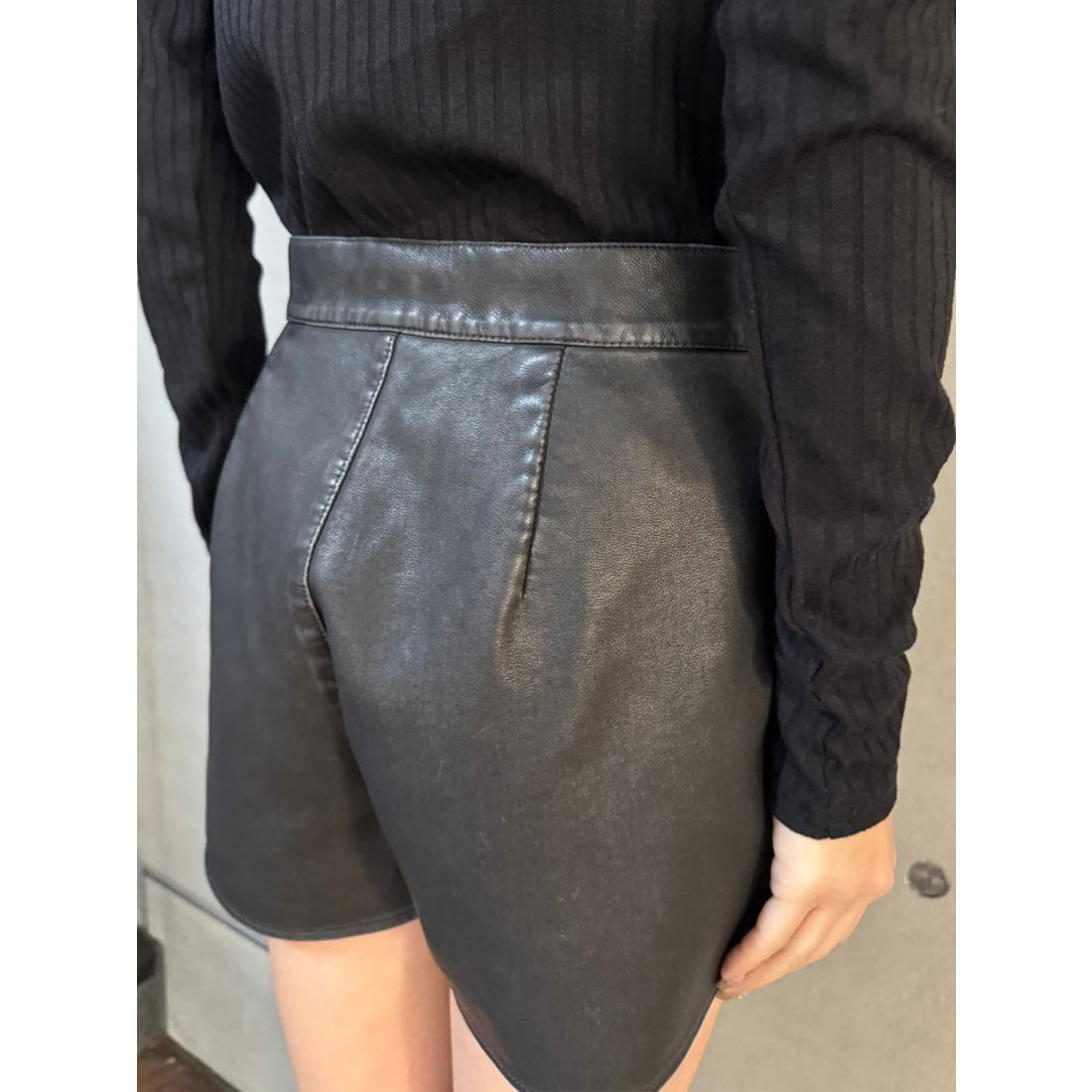 エゴイスト EGOIST ヴィンテージ風フェイクレザーショートパンツ （BLACK） BLACK