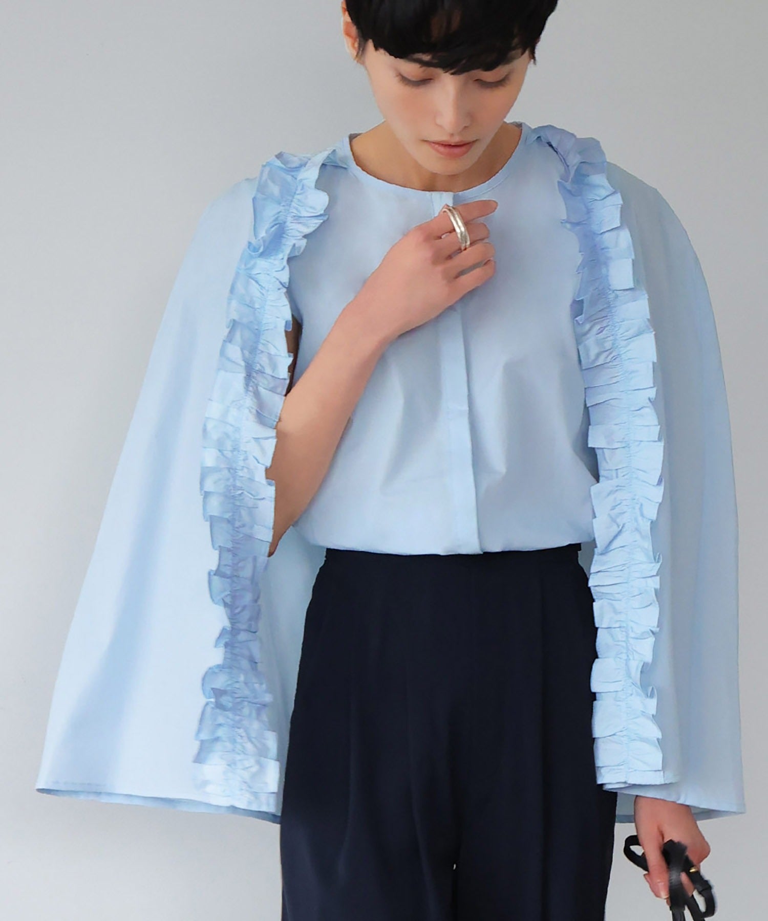 ELFRANK Cape frill blouse