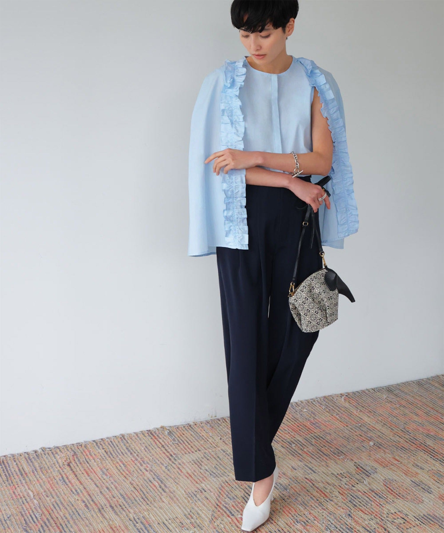 ELFRANK Cape frill blouse