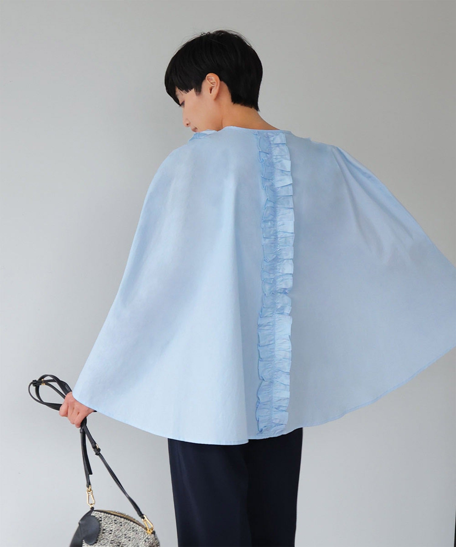 ELFRANK Cape frill blouse