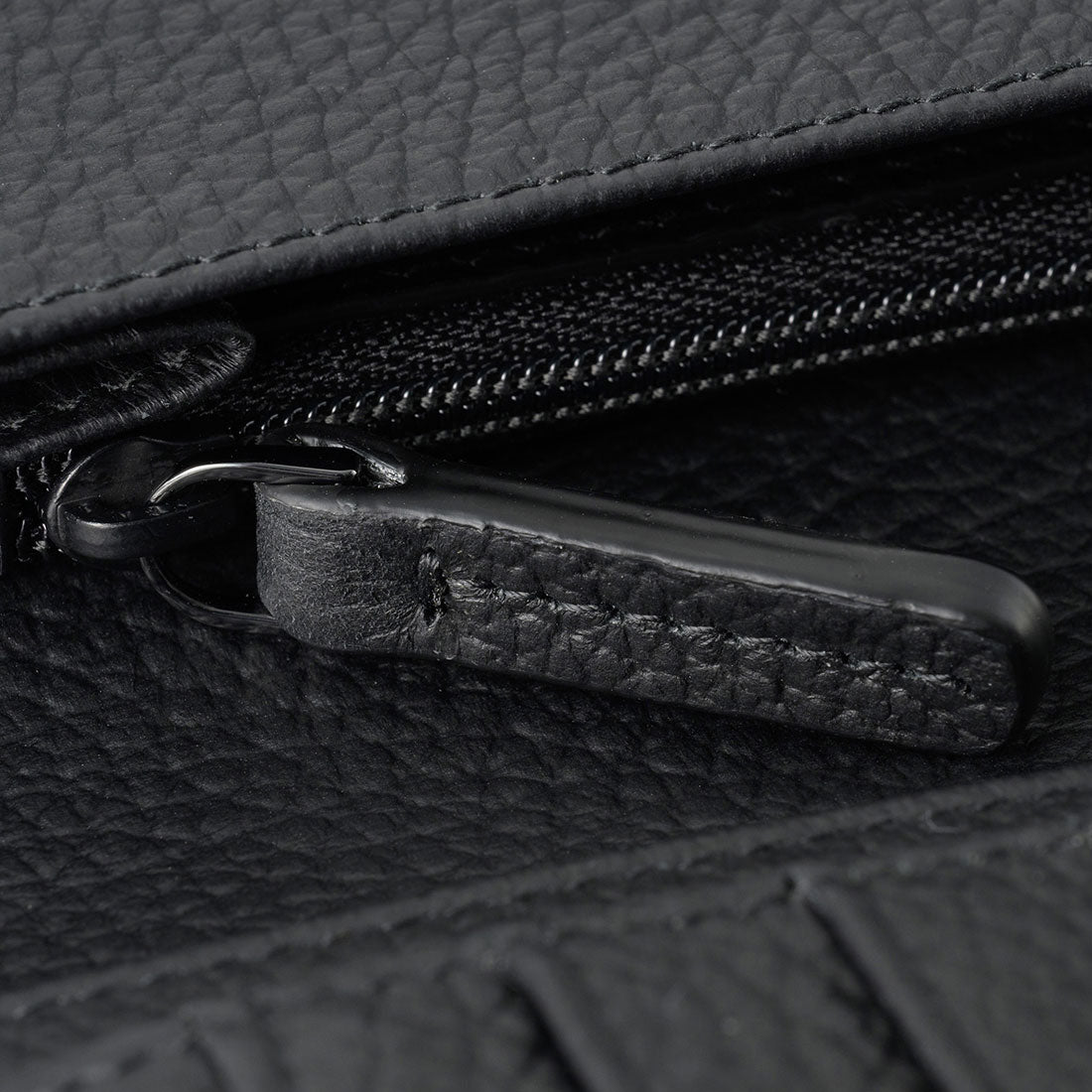 エンポリオ アルマーニ EMPORIO ARMANI 長財布 エンポリオアルマーニ ALL OVER EMBOSSED EAGLE LARGE WALLET EM001742 AF14774 UC001 BLACK （ブラック） ブラック