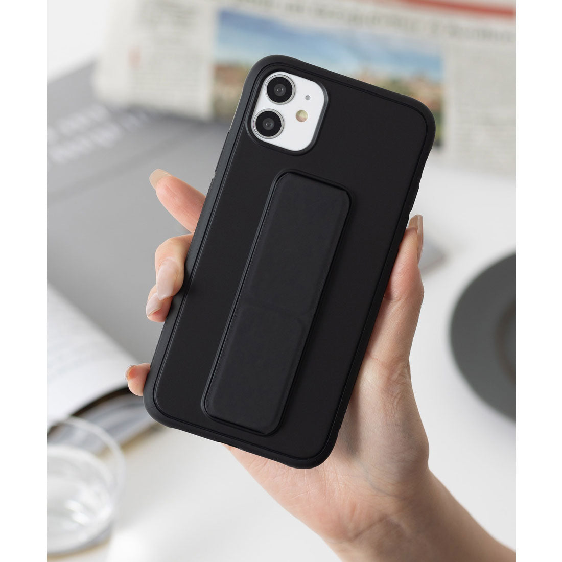 エモニーク emonique スタンドホルダーハンドル付き シリコン iPhoneケース カバー （ブラック） ブラック