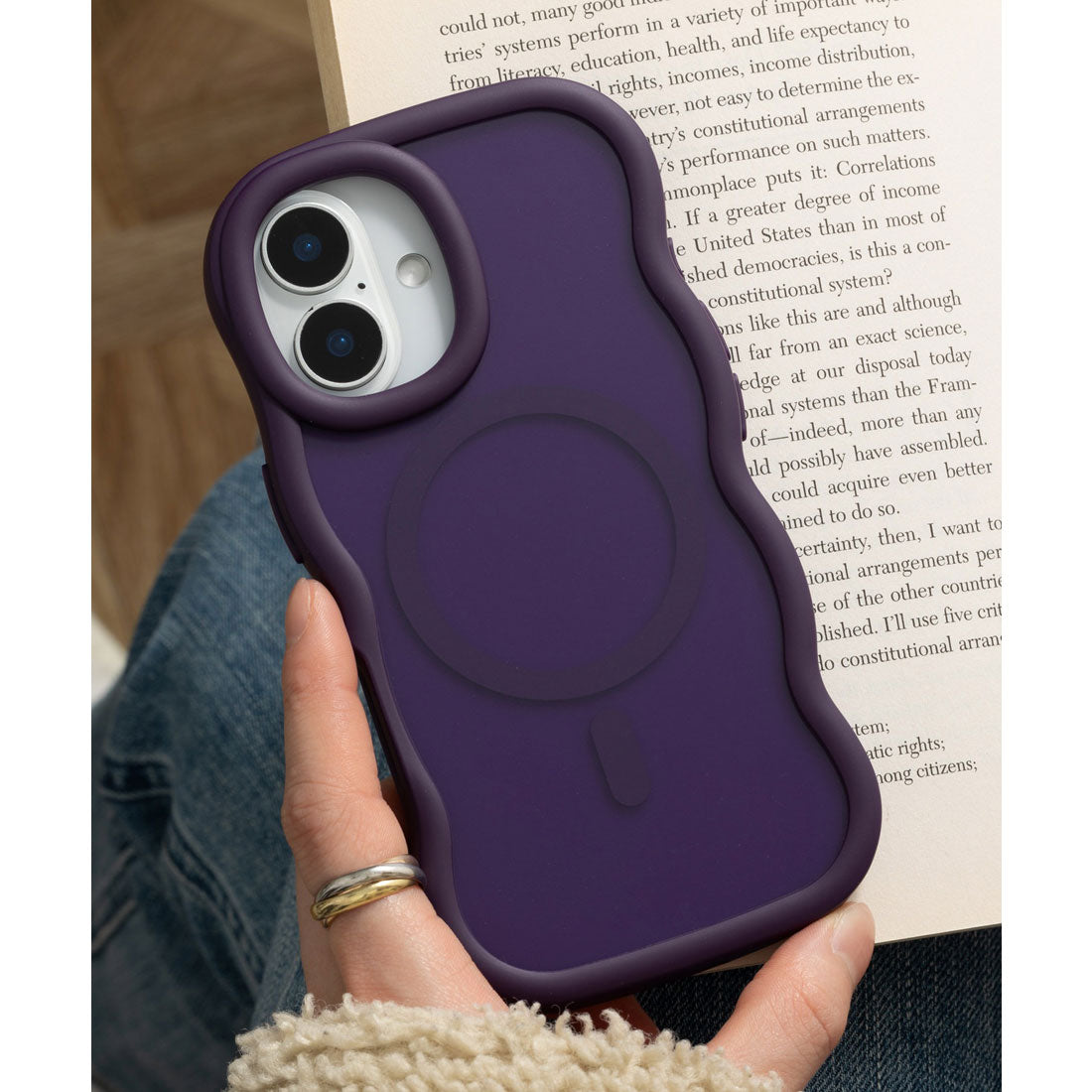 エモニーク emonique iPhoneケース カバー うねうね TPUシリコン素材 マット Magsafe対応 （パープル） パープル