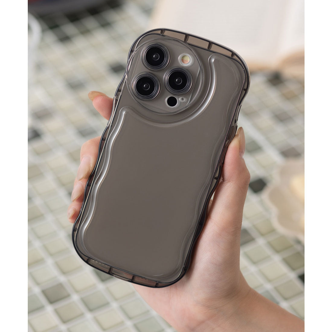 エモニーク emonique iPhoneケース カバー ウェーブ うねうね （クリアブラック） クリアブラック