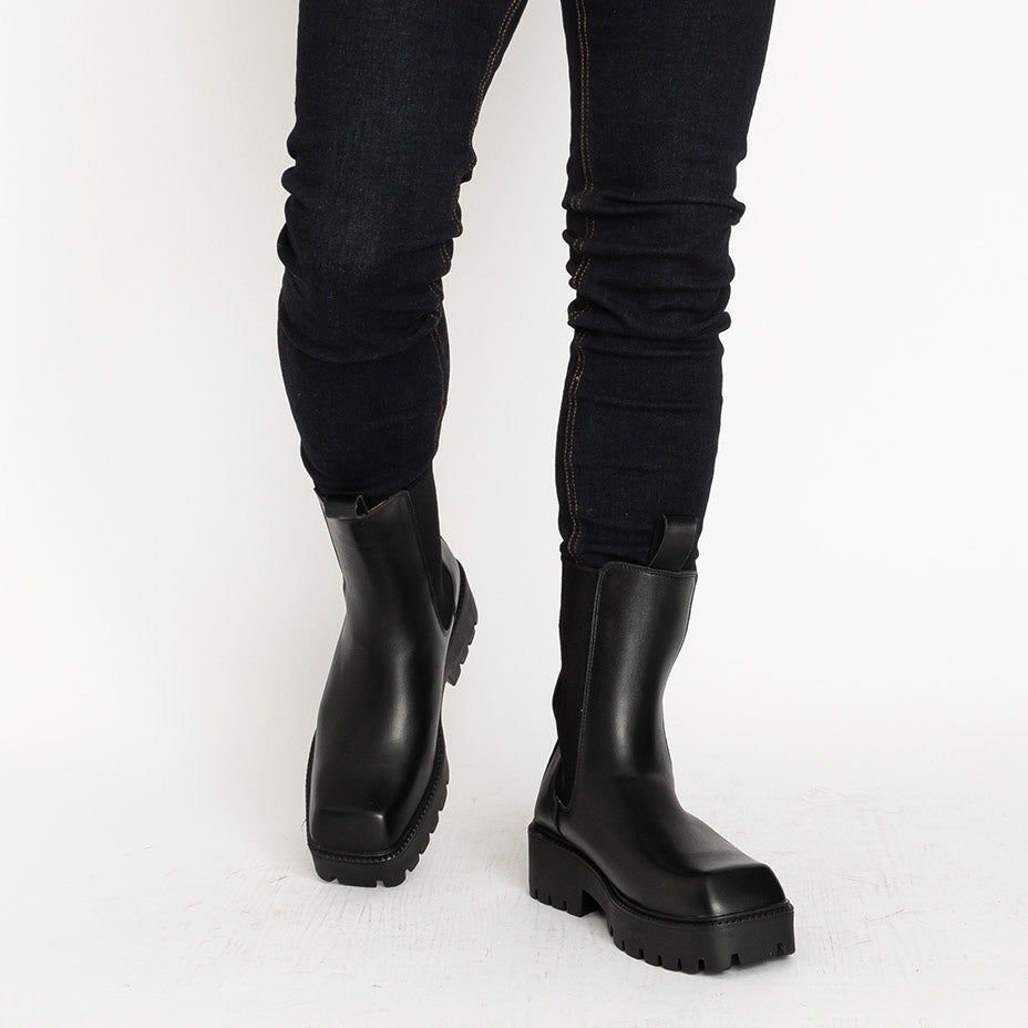 endevice tank sole square toe side gore chelsea boots