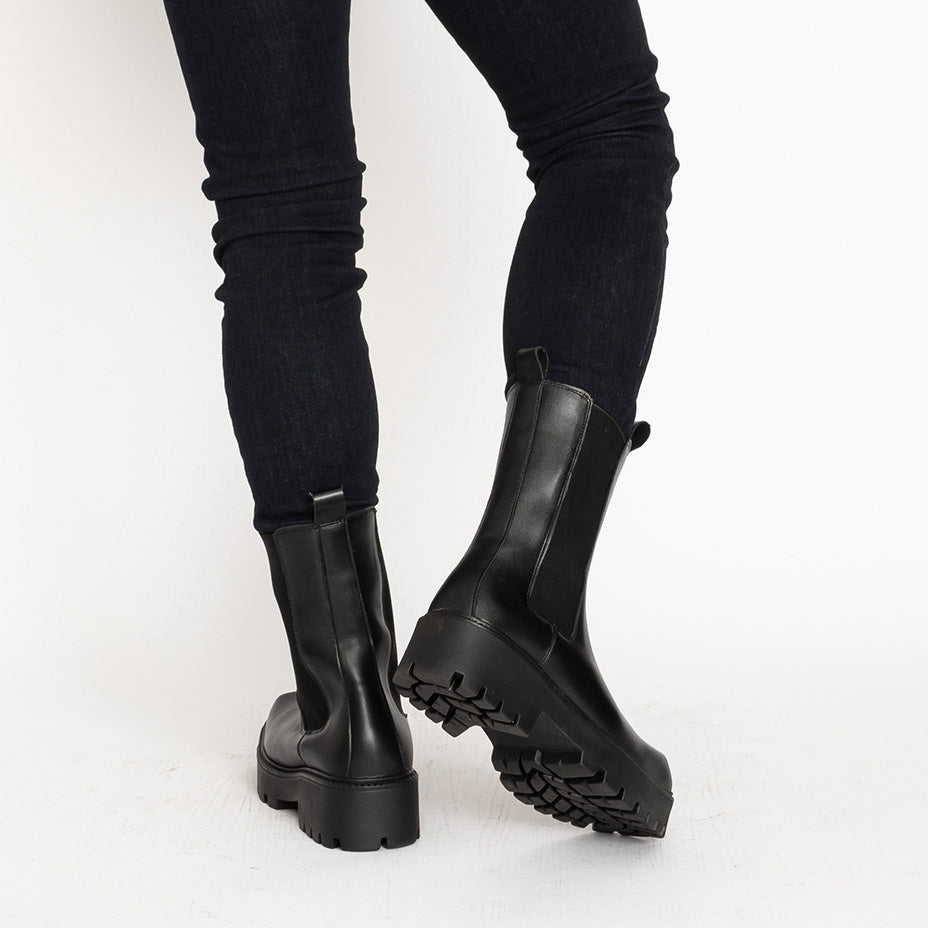 endevice tank sole square toe side gore chelsea boots