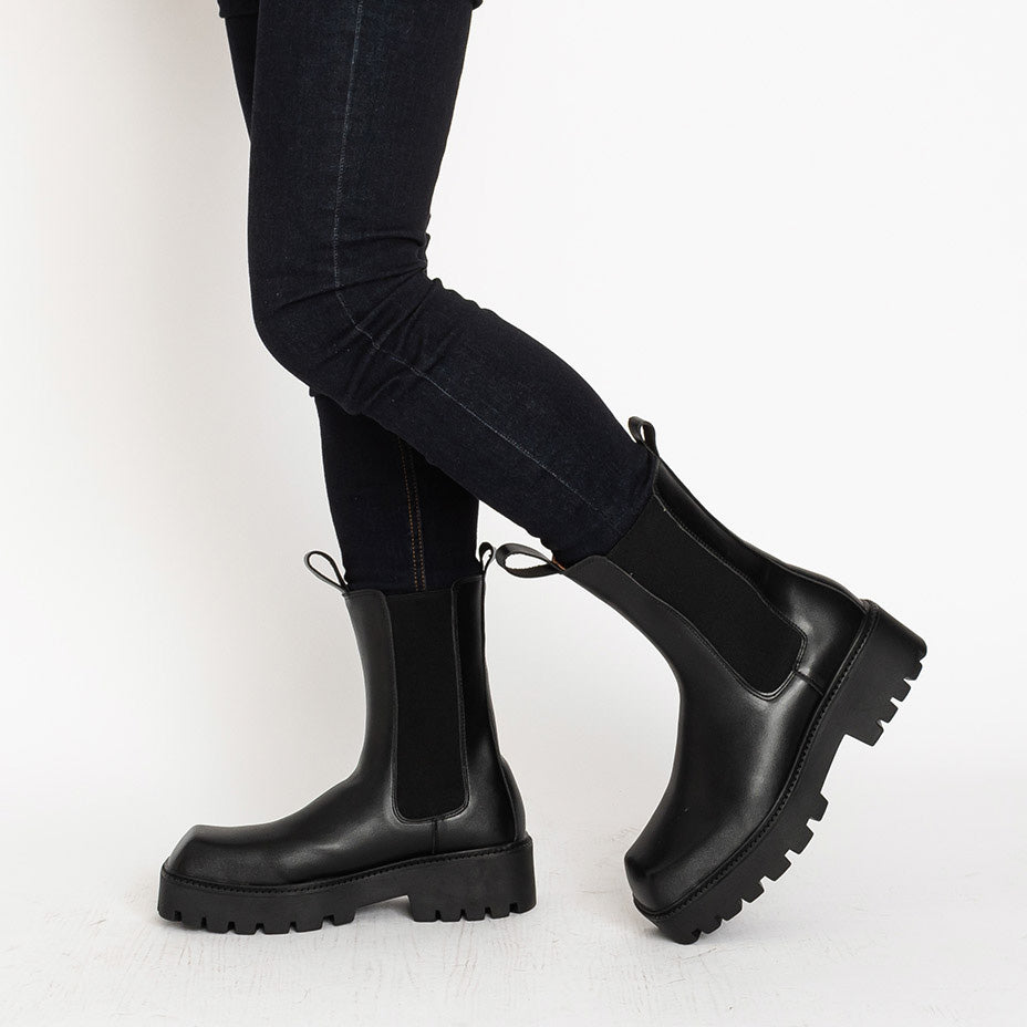 endevice tank sole square toe side gore chelsea boots