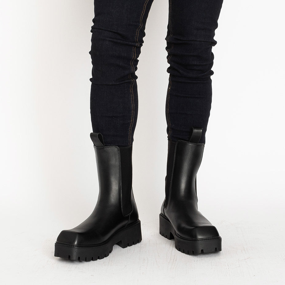 endevice tank sole square toe side gore chelsea boots