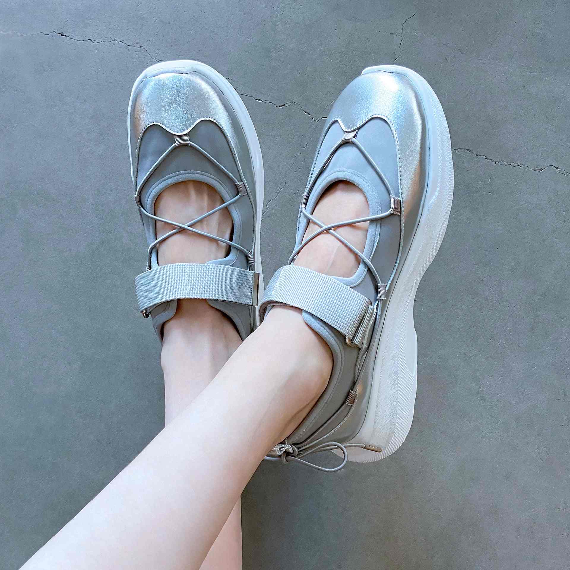 エンチャンテッド enchanted クロスコードメリージェーンスニーカー