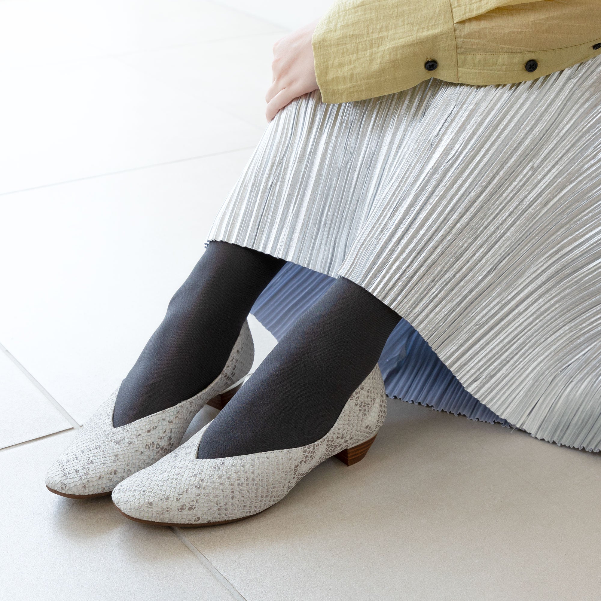 エンチャンテッド enchanted 本革Vカットスクエアトゥパンプス