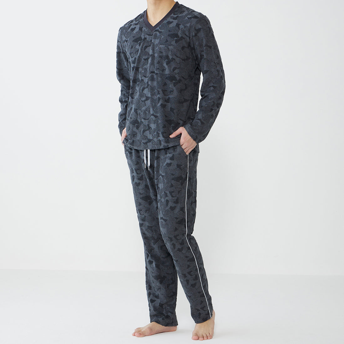 エポカ ウォモ EPOCA UOMO 長袖Vネックシャツ