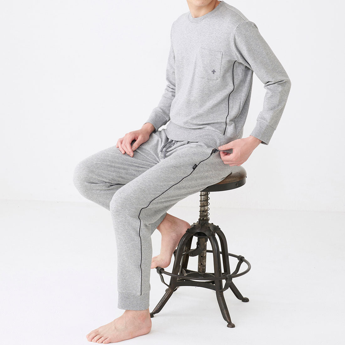 エポカ ウォモ EPOCA UOMO 前閉リブテーパードパンツ