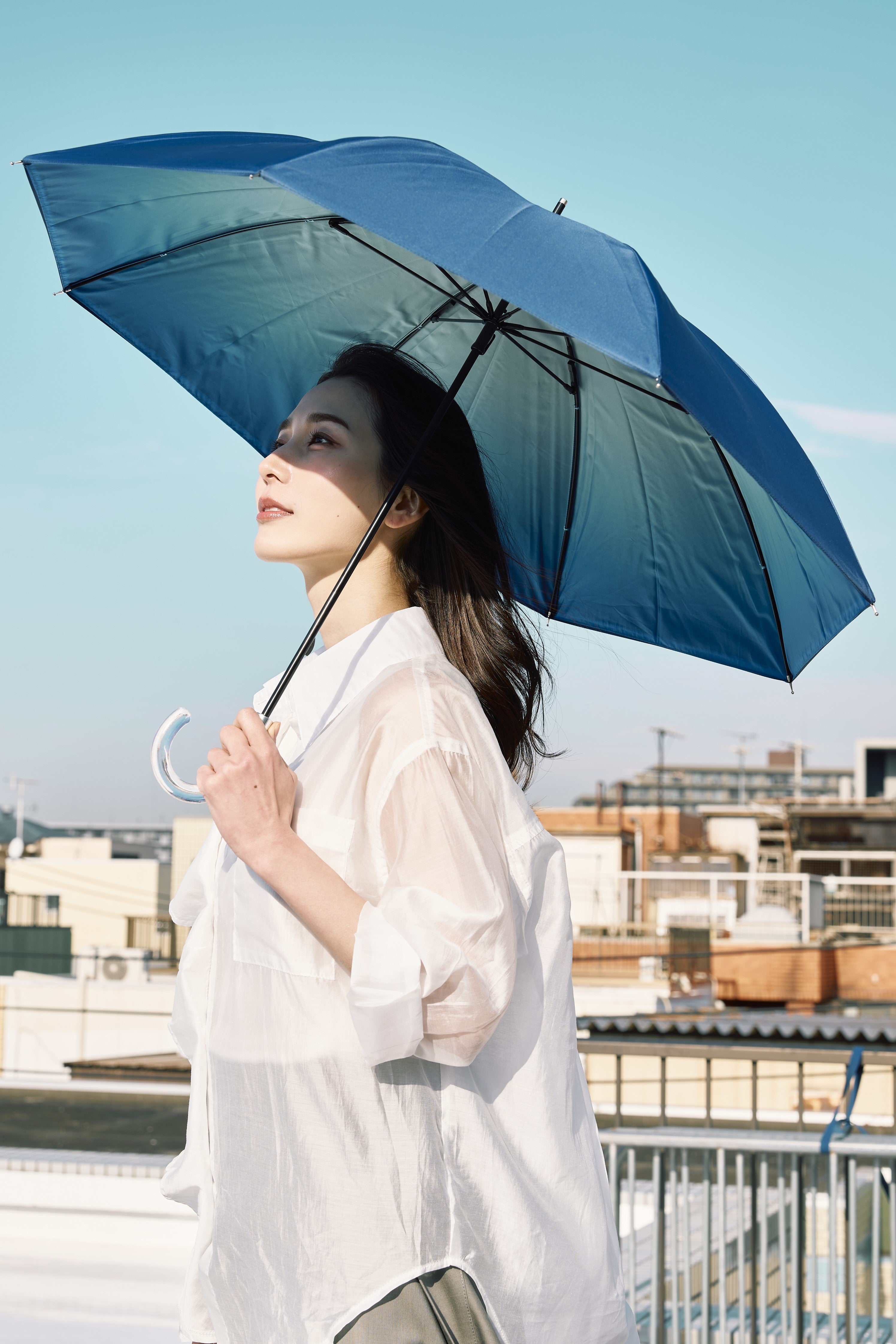 エスタ estaa 【ハニカム断熱パラソル】晴雨兼用日傘 長傘 ロング傘 グラデーション 50cm 遮光 遮熱 UV （ディープブルー） ディープブルー