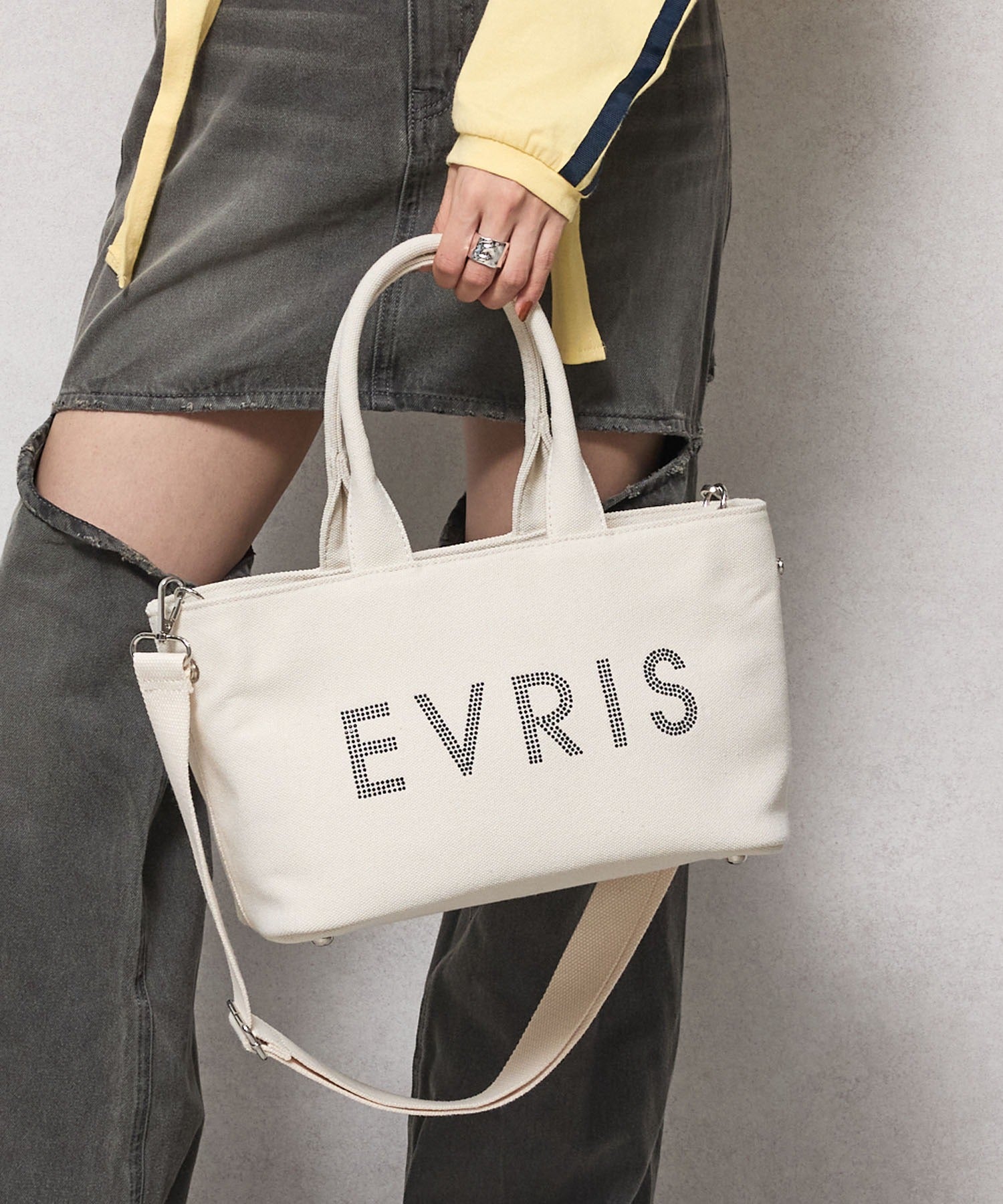 エヴリス EVRIS 【EVRIS/エヴリス】ロゴファブリック HOTFIXハンドバッグ／500mkペットボトル収納可 （IVO03） IVO03