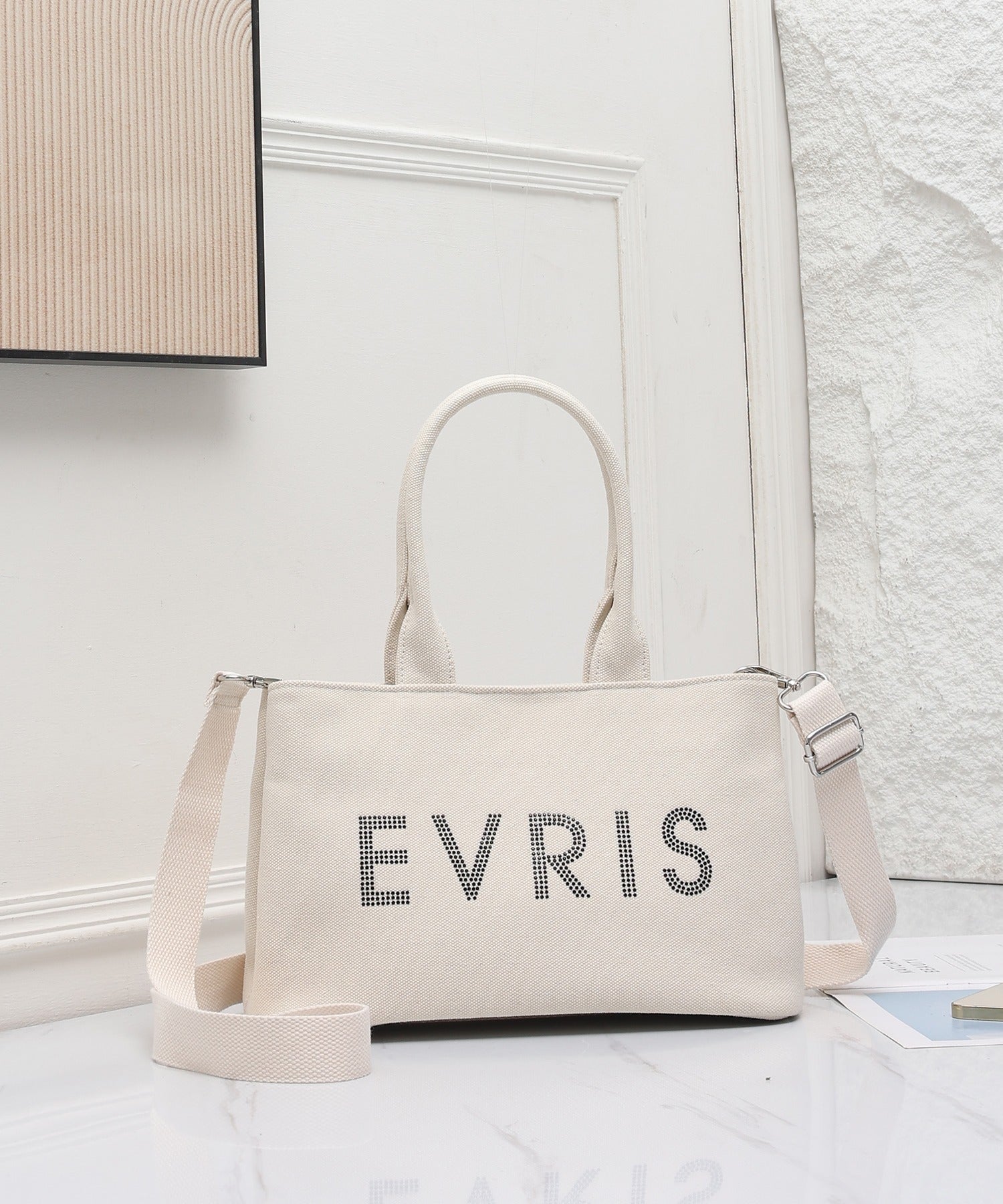 エヴリス EVRIS 【EVRIS/エヴリス】ロゴファブリック HOTFIXハンドバッグ／500mkペットボトル収納可 （IVO03） IVO03