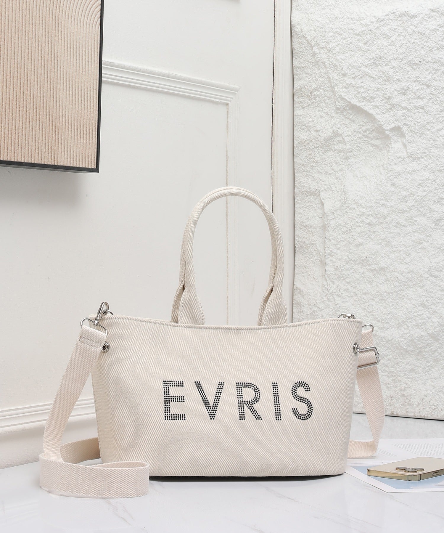 エヴリス EVRIS 【EVRIS/エヴリス】ロゴファブリック HOTFIXハンドバッグ／500mkペットボトル収納可 （IVO03） IVO03