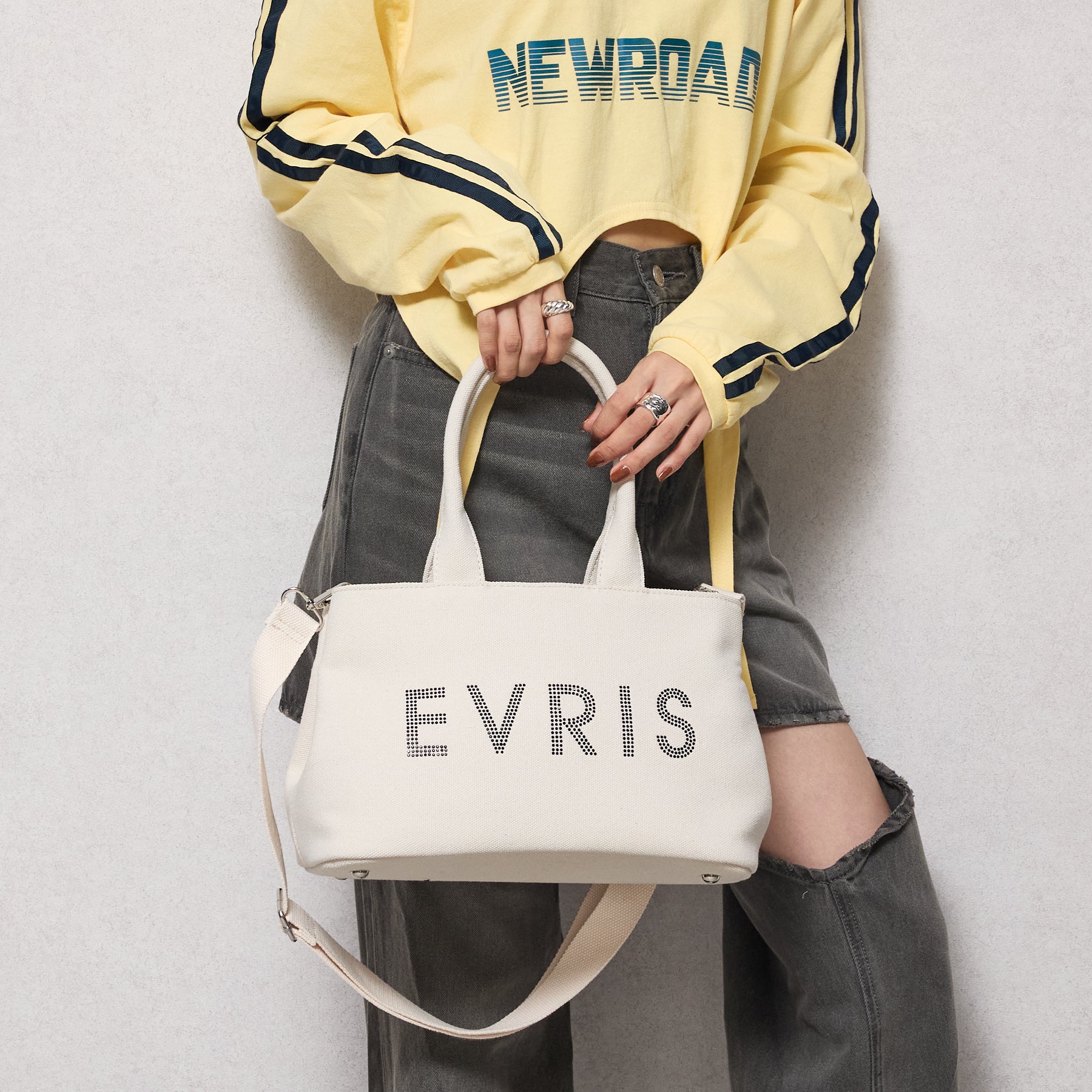 エヴリス EVRIS 【EVRIS/エヴリス】ロゴファブリック HOTFIXハンドバッグ／500mkペットボトル収納可 （IVO03） IVO03