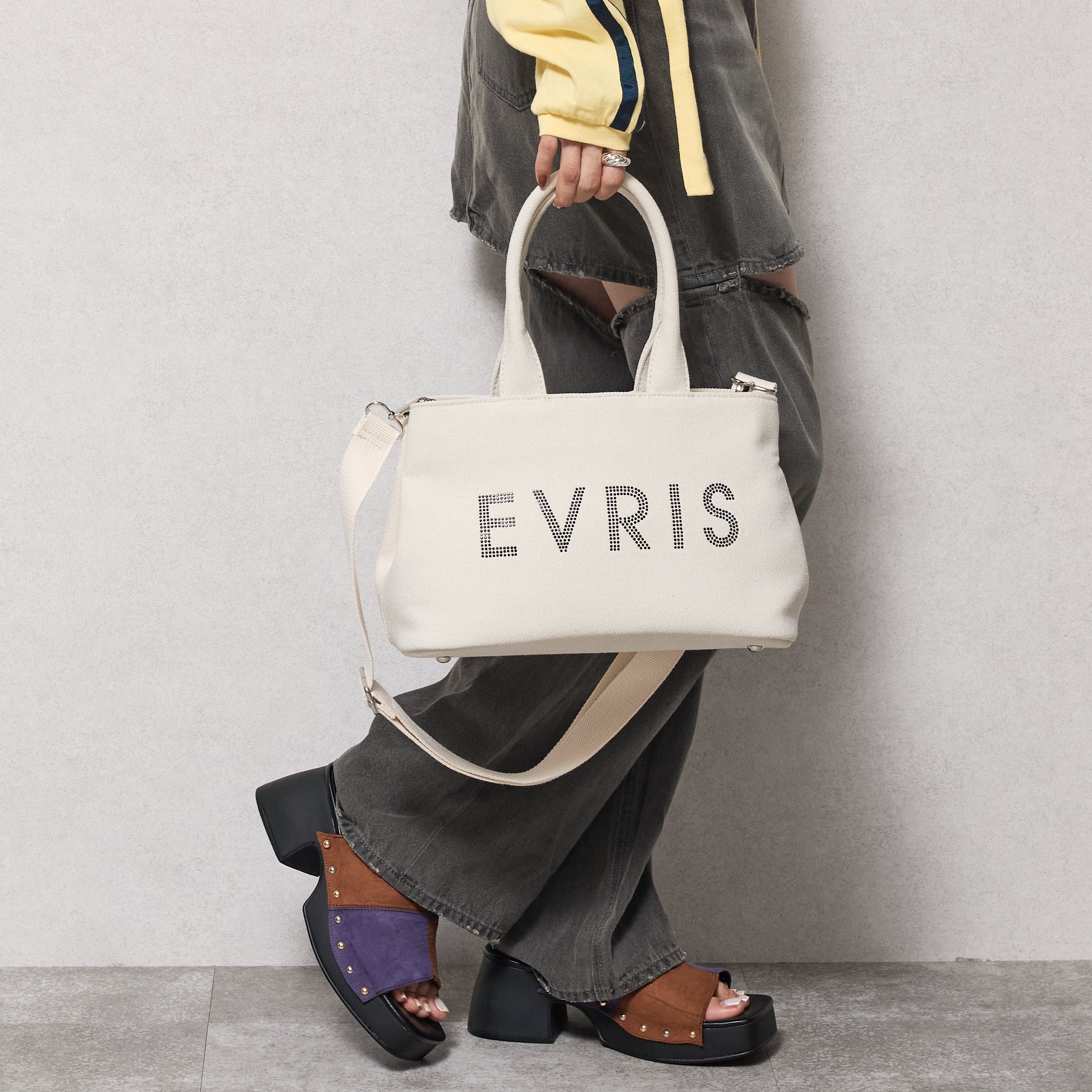 エヴリス EVRIS 【EVRIS/エヴリス】ロゴファブリック HOTFIXハンドバッグ／500mkペットボトル収納可 （IVO03） IVO03