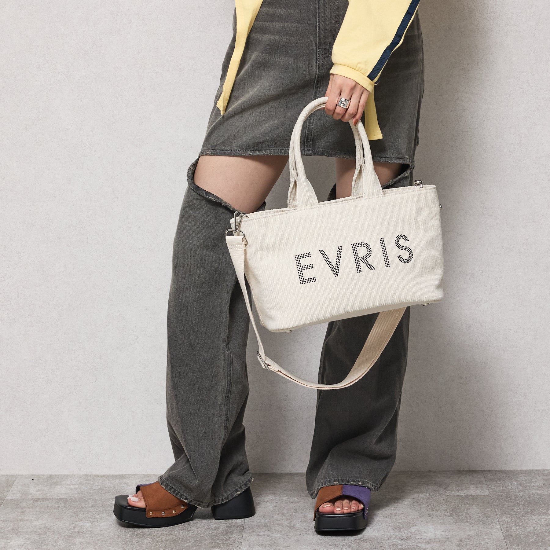 エヴリス EVRIS 【EVRIS/エヴリス】ロゴファブリック HOTFIXハンドバッグ／500mkペットボトル収納可 （IVO03） IVO03