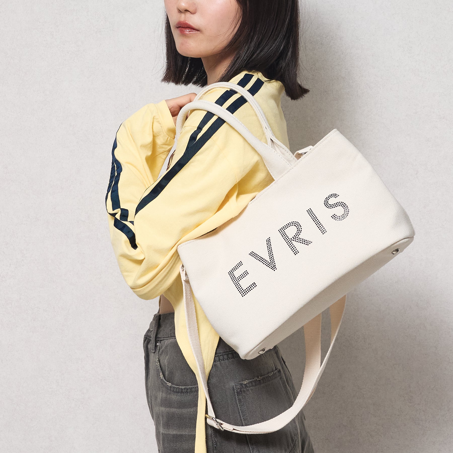 エヴリス EVRIS 【EVRIS/エヴリス】ロゴファブリック HOTFIXハンドバッグ／500mkペットボトル収納可 （IVO03） IVO03