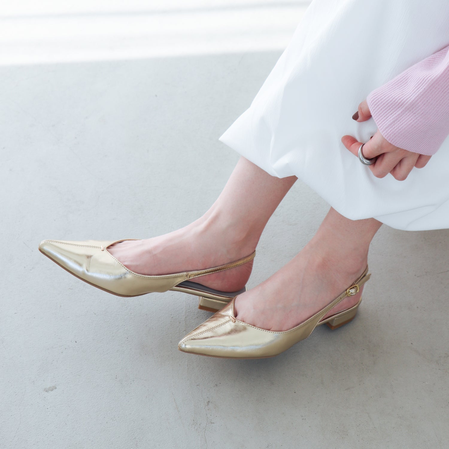 【EVOL/イーボル】【軽量・柔らかい】Vカットバックバンドパンプス IY5592