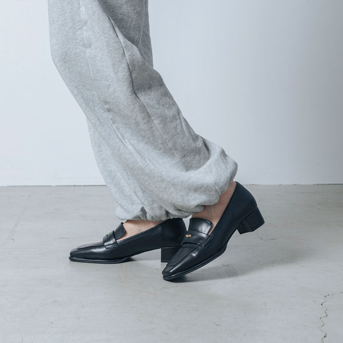 【EVOL/イーボル】 【晴雨兼用・ふかふか】スクエア3.5cmコインローファー IZ5786  （ブラック） ブラック