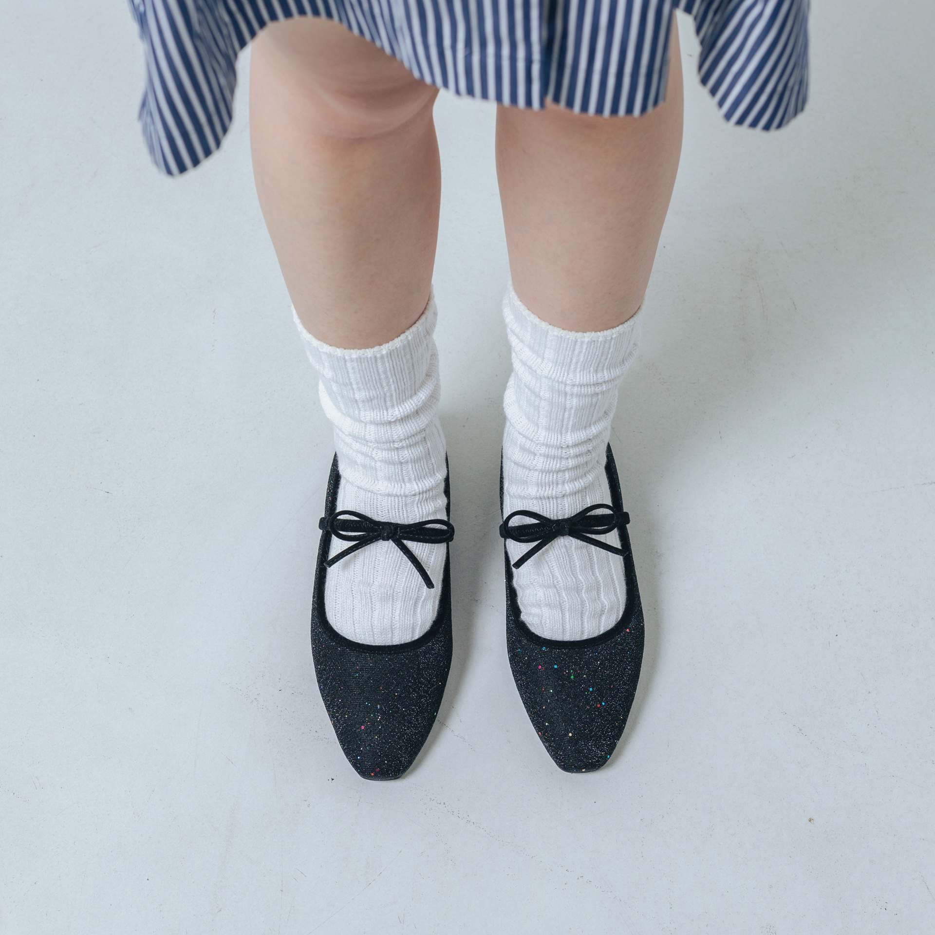 【EVOL/イーボル】 【ふかふか・クッション入り】ラウンドリボンフラットパンプス IZ5811  （ブラック） ブラック