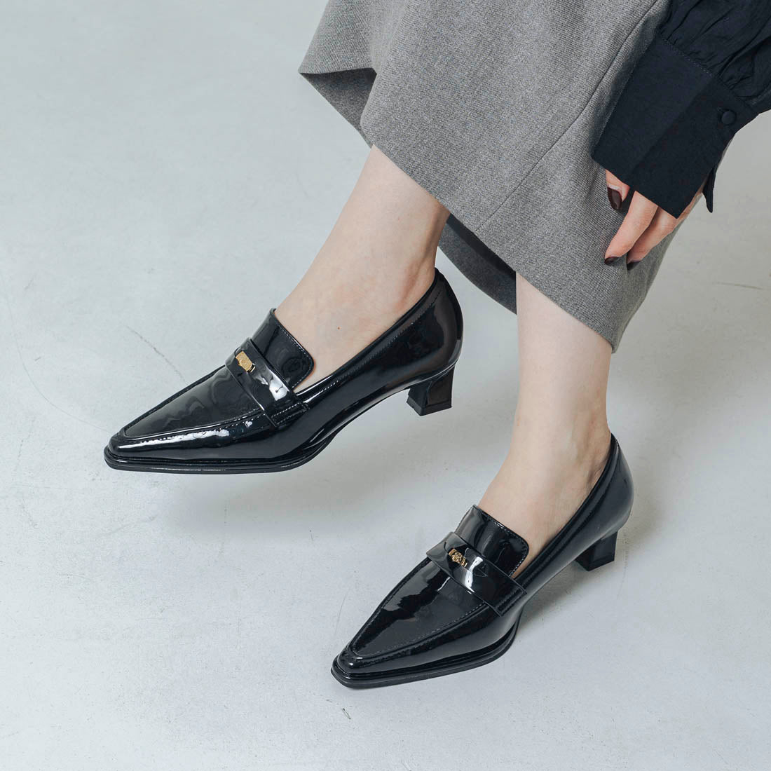 【EVOL/イーボル】 【晴雨兼用・ふかふか】4cmポインテッドコインローファー IZ5801  （ブラックエナメル） ブラックエナメル