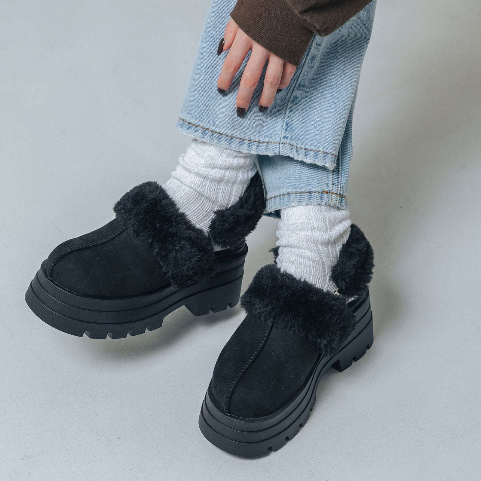 【EVOL/イーボル】 【ストラップ取り外し可・S-LLサイズ展開】2WAYムートンスリッポン IZ5827  （ブラックスエード） ブラックスエード