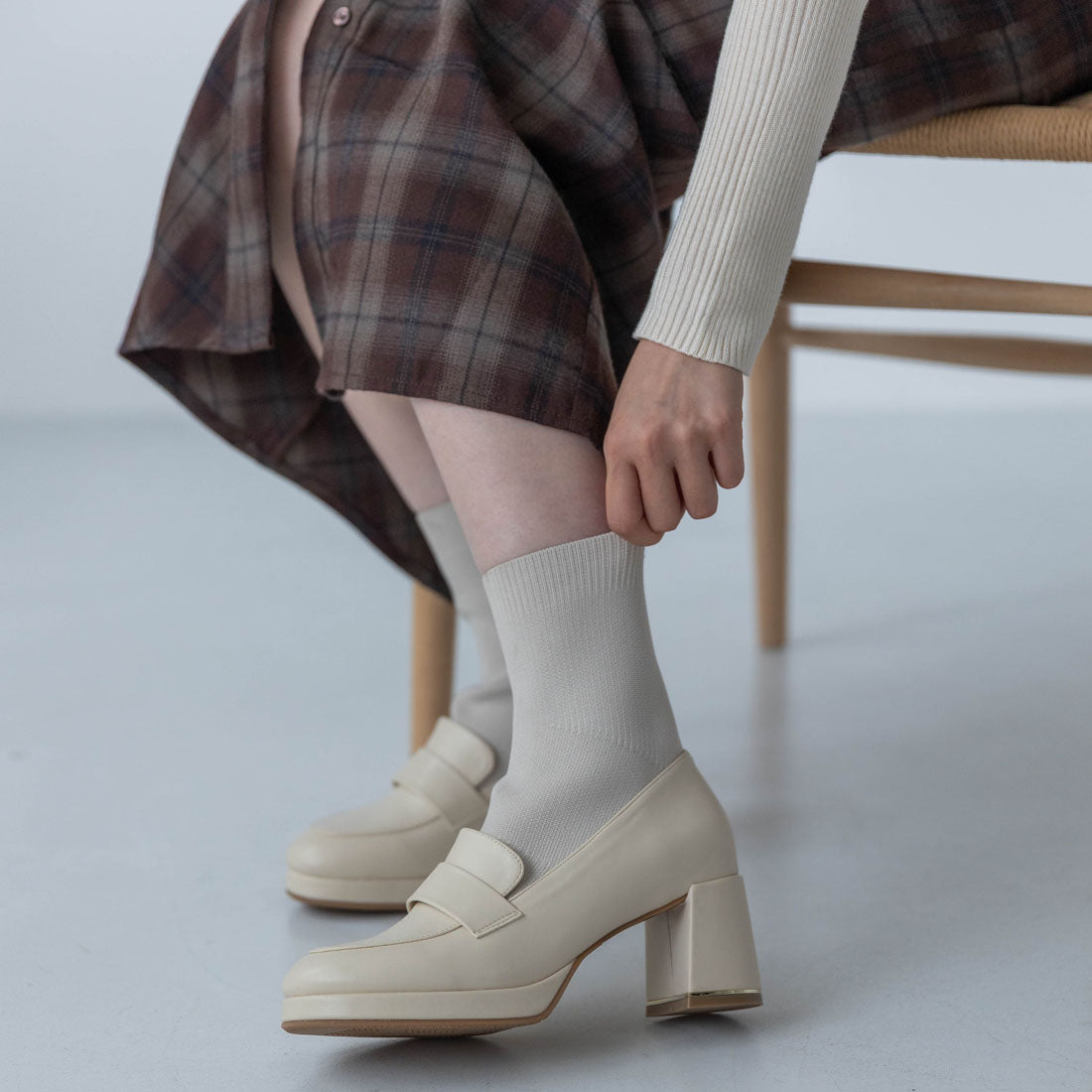 【EVOL/イーボル】 【S-LLサイズ展開・柔らかい】ローファーニットショートブーツ IZ5838  （アイボリー） アイボリー