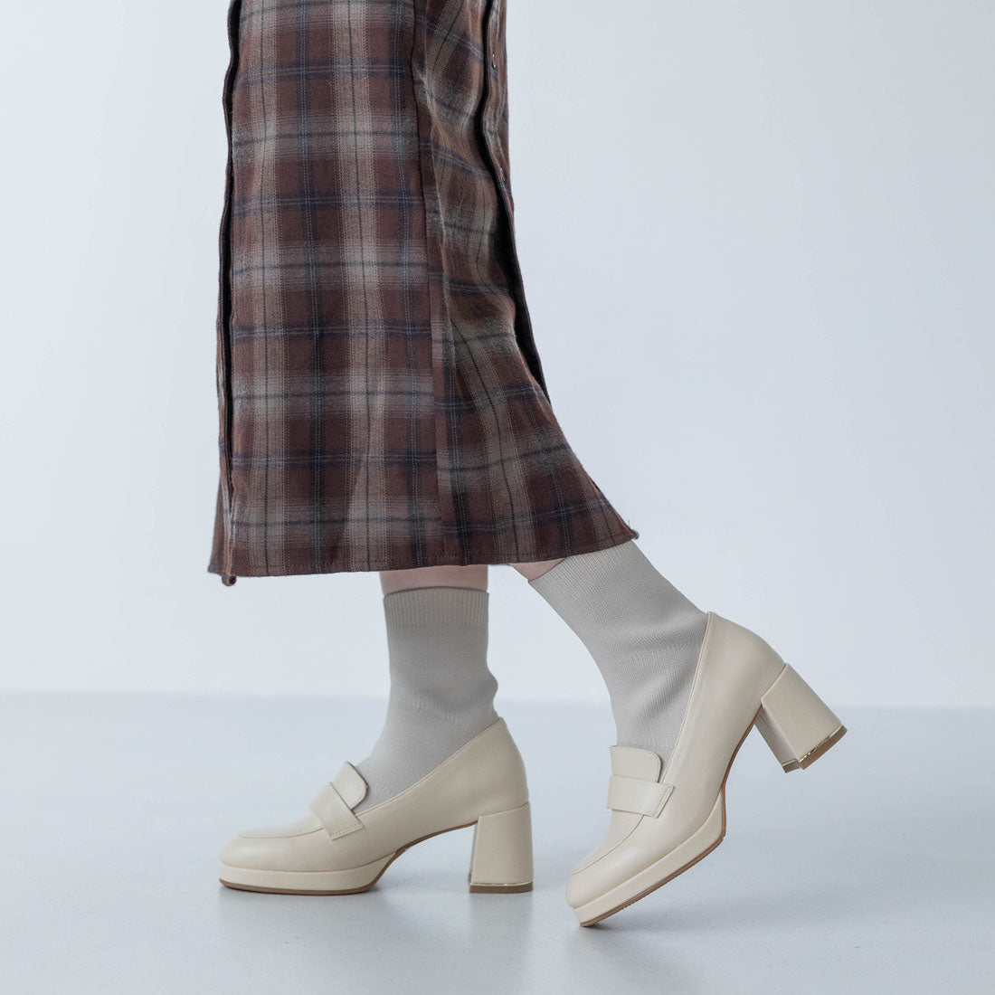 【EVOL/イーボル】 【S-LLサイズ展開・柔らかい】ローファーニットショートブーツ IZ5838  （アイボリー） アイボリー